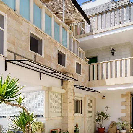 Lägenhetshotell Atenaion 3*