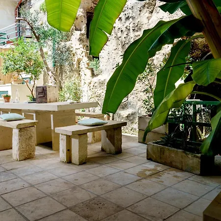 Atenaion Lägenhetshotell