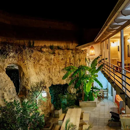 Atenaion Lägenhetshotell 3*