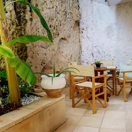 Lägenhetshotell Atenaion 3*